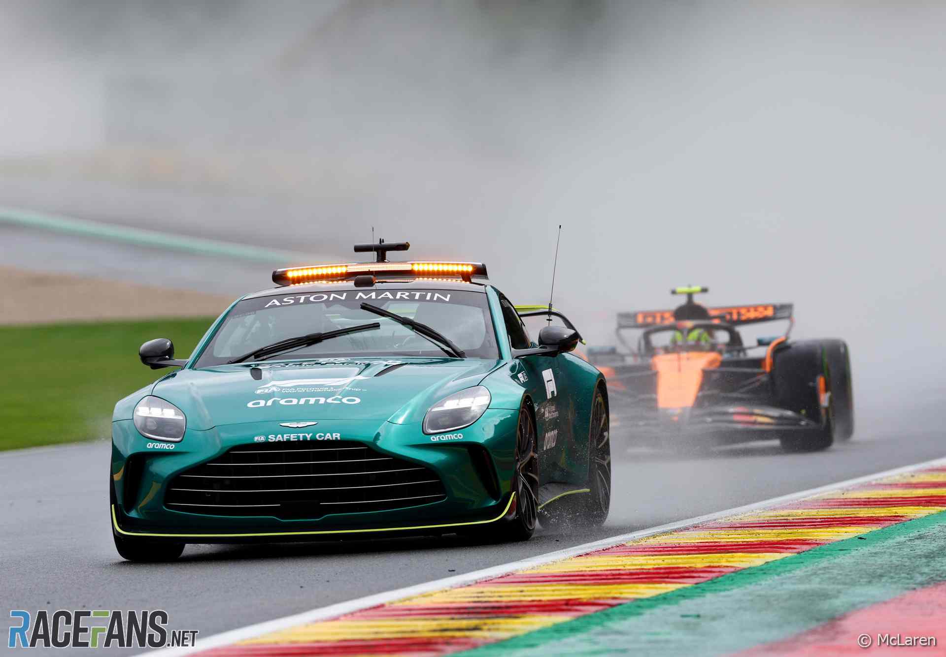 McLaren reafirma su dominio: Piastri vence en Spa tras retraso por lluvia
